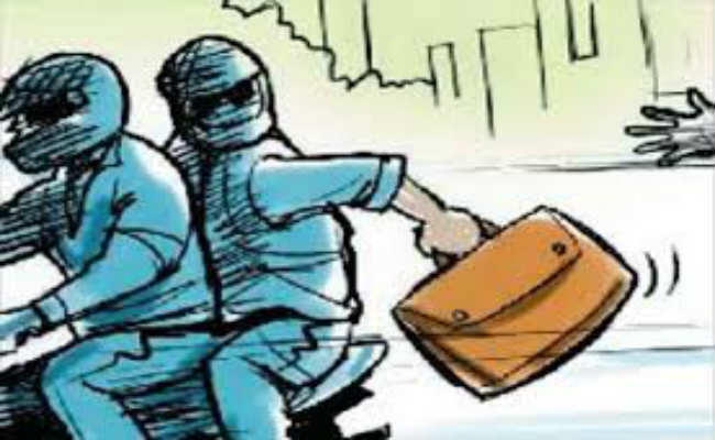 मुजफ्फरपुर: एटीएम में पैसा डाल रहे कस्टोडियन से 24 लाख रुपये लूटे