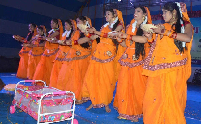 मोतिहारी : राज्य स्तरीय युवा महोत्सव का दूसरा दिन, लोक नृत्य व सामूहिक गीत पर झूमे दर्शक