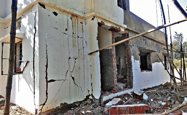 खूंटी में माओवादियों ने निर्माणाधीन स्वास्थ्य उपकेंद्र को विस्फोट से उड़ाया