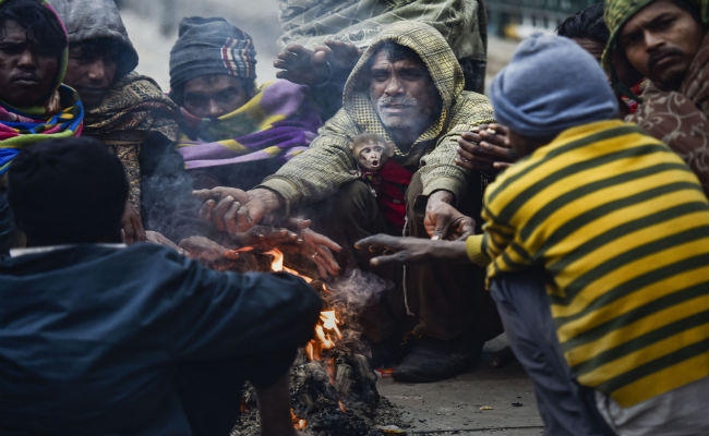 दिल्ली सहित उत्तरी राज्यों में सर्दी ने किया बेहाल, टूटा सौ साल का रिकार्ड; बिहार-झारखंड में भी कांप रहे लोग