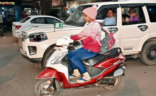रात में घना काेहरा, दिन में खिलेगी धूप, तापमान में थाेड़ा सुधार पर राज्य का सबसे सर्द जिला रहा गया