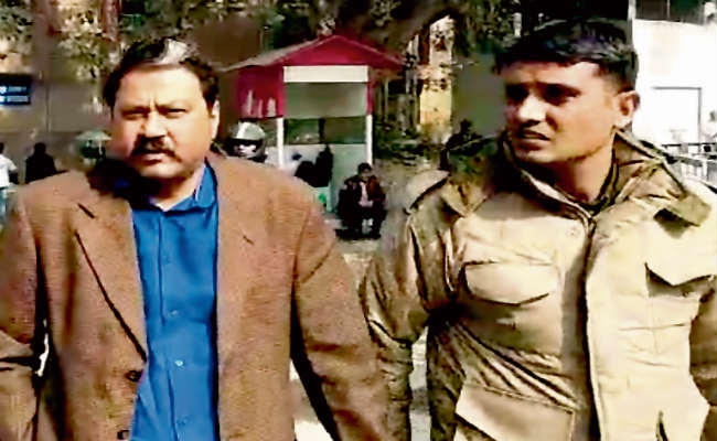मुजफ्फरपुर/दिल्ली : राजू सिंह सात दिनों के रिमांड पर पत्नी और कर्मचारी भी गिरफ्तार