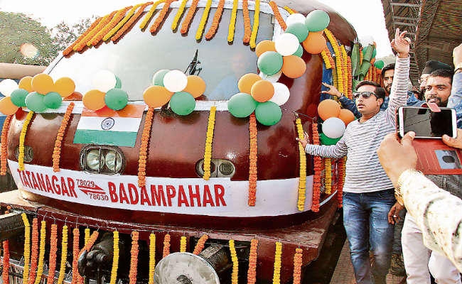 बादाम पहाड़ रूट पर 107 साल बाद चली दूसरी ट्रेन, टाटा से ओड़िशा तक के लोगों को होगा फायदा