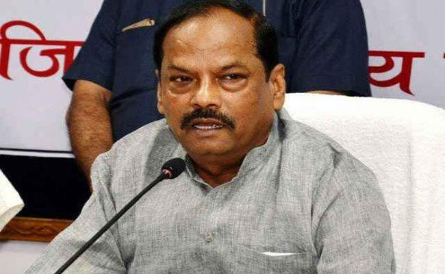 मुख्यमंत्री रघुवर दास ने अधिकारियों को दिया निर्देश, नहीं होगा स्कूलों का विलय