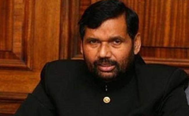 पासवान की मांग – न्यायिक दायरे से बाहर रखने के लिए आरक्षण विधेयक को नौवीं अनुसूची में डाला जाये