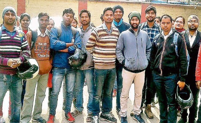 रांची : एग्जाम देने पहुंचे परीक्षार्थी, पता चला पेपर छपा ही नहीं है