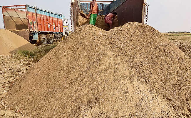 पटना : अब जिलों में डीएम तय करेंगे बालू की कीमत, मूल्य नियंत्रण को लेकर होगी सख्त निगरानी