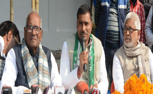 बिहार में पहले ही मिलने लगा था गरीब सवर्णों को आरक्षण : वशिष्ठ नारायण सिंह