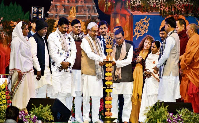 बुद्ध को नमन कर मुख्यमंत्री नीतीश कुमार ने किया बौद्ध महोत्सव का उद्घाटन, कहा – प्रेम व भाईचारे से होगा समाज का विकास