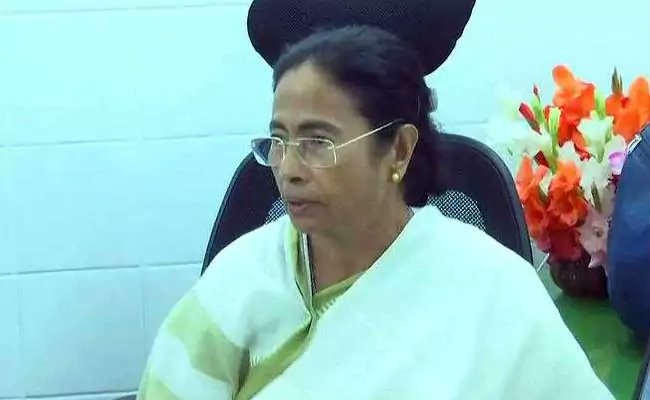 ‘द एक्सीडेंटल प्राइम मिनिस्टर’ की रिलीज पर बोलीं मुख्यमंत्री, कहा – ‘डिजास्ट्रस प्राइम मिनिस्टर’ भी बने