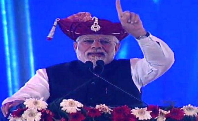 VIDEO जिन लोगों को जनता का पैसा लूटने से रोका, वही लोग ”महागठबंधन” बना रहे हैं : नरेंद्र मोदी