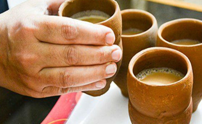 15 साल बाद रेलवे स्टेशनों पर ‘कुल्हड़ों” की वापसी, पूर्व रेल मंत्री लालू प्रसाद ने की थी शुरूआत