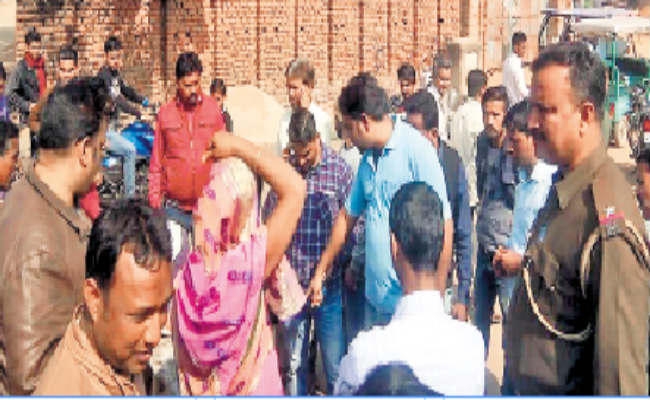 भेड़वा चौक पर चबूतरा निर्माण का नप के लोगों ने किया विरोध