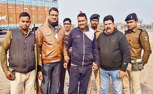 मधुबनी : निगरानी ने 15 हजार घूस लेते इंस्पेक्टर को दबोचा