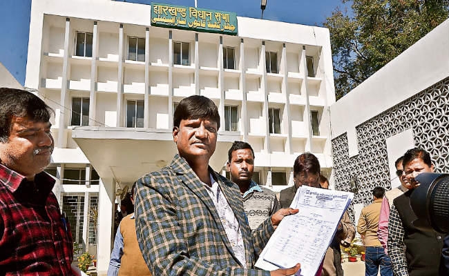 रांची : ढुल्लू मार्शल आउट, एक दिन की कार्यवाही से हुए निलंबित, जानें नेताओं की प्रतिक्रिया