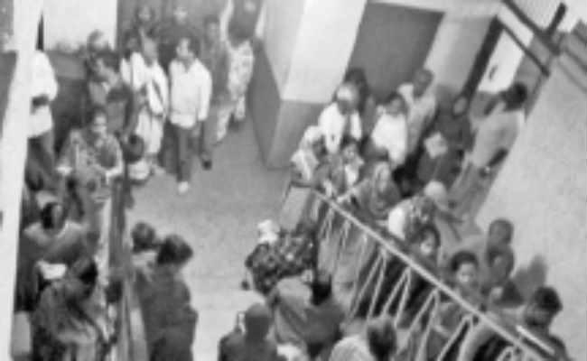 बर्नपुर : बर्नपुर अस्पताल दवा काउंटर पर हंगामा