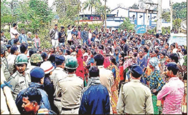 आसनसोल : मांगों के समर्थन में आदिवासियों का प्रदर्शन, मांगे नहीं माने जाने पर शालगिड़ा का एलान करने की दी चेतावनी