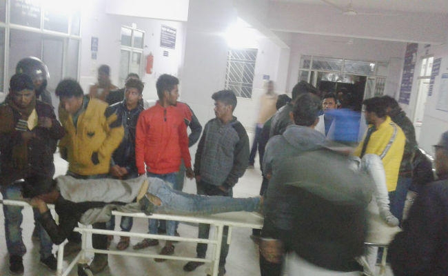 थोड़ी सी इक चूक ने ली स्टुडेंट की जान, दो दोस्त हुए घायल और नेशनल हाईवे हो गया जाम