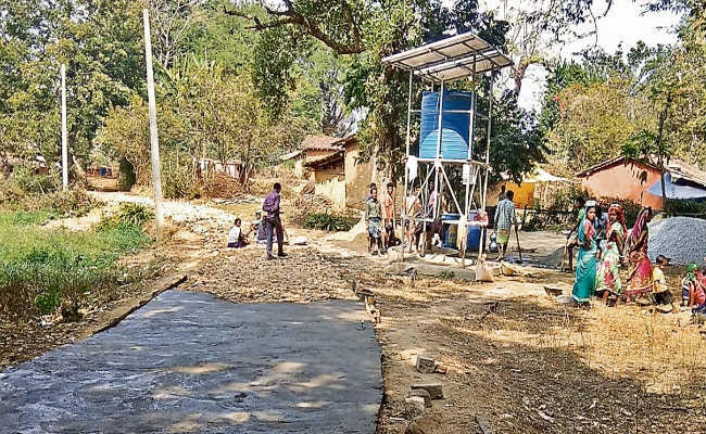 खूंटी के पत्थलगड़ी इलाके में पहुंचा शासन, हो रहे हैं विकास कार्य, बिजली, पानी, शौचालय की मिल रही सुविधा
