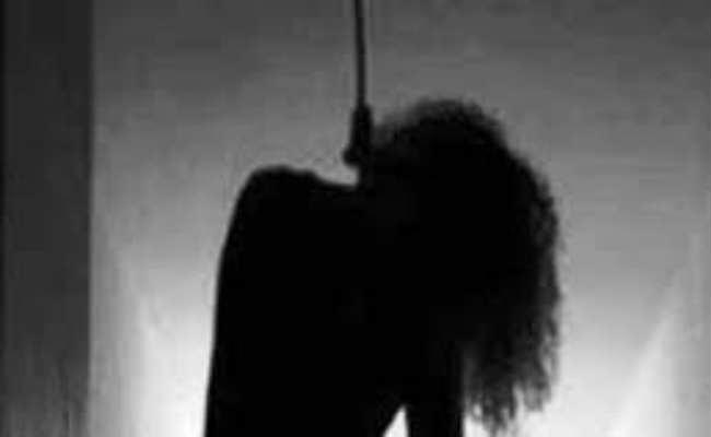 सिलीगुड़ी : फंदे से लटकता मिला बार बाला का शव, दुर्गानगर इलाके में सनसनी, अवैध संबंध का शक