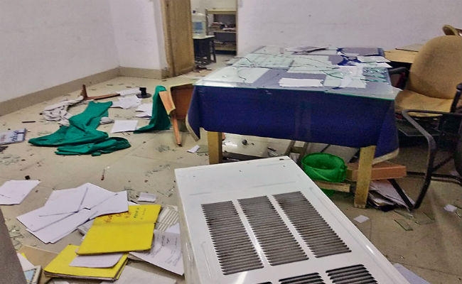 सहरसा स्टेशन पर यात्रियों का उपद्रव, तोड़फोड़ के बाद सामान जलाया, ड्राइवर को पीटा, जानें कारण