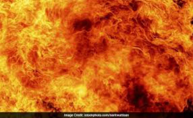 कोलकाता : कहीं दफ्तर, तो कहीं दुकान में लगी आग
