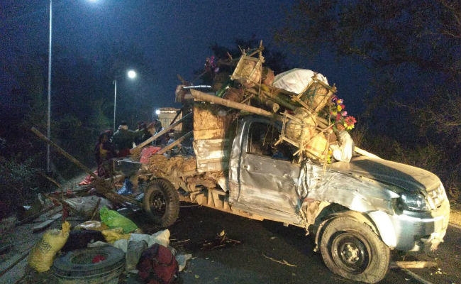 देवघर में पिकअप को ट्रक ने मारी टक्कर, बिहार के चार श्रद्धालुओं की मौत