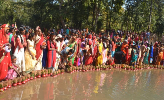 सिमडेगा : तीन दिवसीय बाघचंडी मंदिर महोत्सव कलश यात्रा के साथ शुरू