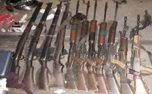 हथियारों का जखीरा बरामद, पांच पाइपगन, कारबाइन, पिस्टल, मैगजीन, कारतूस बरामद, नयी प्राथमिकी