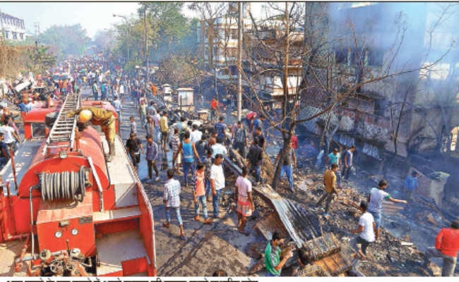 कोलकाता : डनलप के बस्ती इलाके में आग, 25 घर खाक
