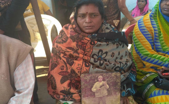 शहीद के गांव से : फौजी पिता से प्रेरणा लेकर फौज में भर्ती हुए विजय हॉकी के थे शौकीन