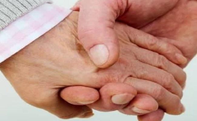 63 वर्षीय वृद्ध ने लगायी गुहार, कहा- साहब, मेरी फर्जी पत्नी से छुटकारा दिलाइये, गले की आफत बन गयी है…