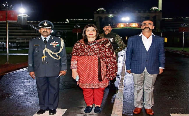 60 घंटे बाद स्वदेश लौटा अपना अभिनंदन, वीडियो रिकार्डिंग के लिए पाक ने रोका था, इसलिए रिहाई में हुई देरी