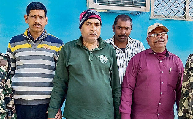 गोपालगंज : भोरे रेफरल अस्पताल का हेड क्लर्क घूस लेते धराया