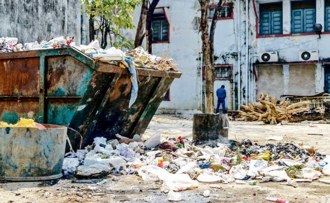 एमजीएम में हड़ताल के कारण सफाई हुई प्रभावित, संक्रमण का खतरा बढ़ा