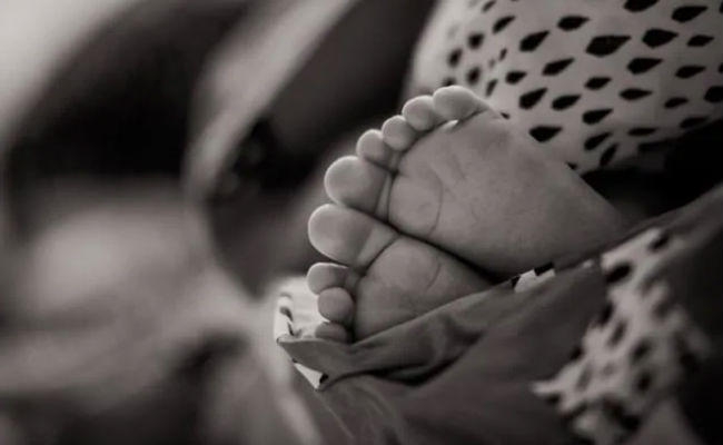 प. चंपारण : …..जब दफनाने के दौरान जी उठा नवजात बच्चा, करने लगा हरकत