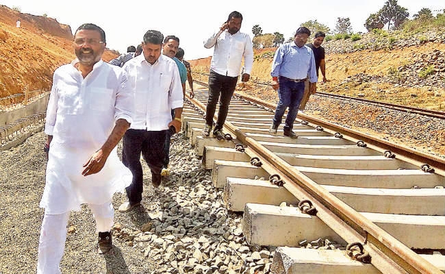 हंसडीहा-गोड्डा लाइन पर पहली बार दौड़ी ट्रेन