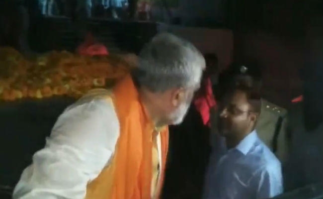 देखें एसडीओ व केंद्रीय मंत्री अश्विनी चौबे के बीच नोकझोंक का वीडियो, तेजी से हो रहा है वायरल