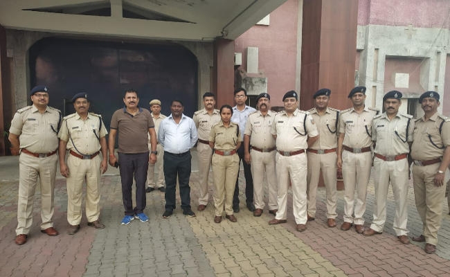 झारखंड : रांची के होटवार जेल में पुलिस का छापा, 165 पुलिस वालों ने दो घंटे तक ली तलाशी