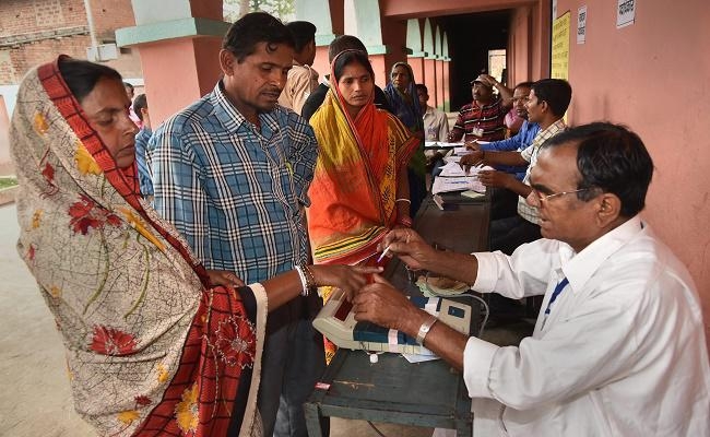 लोकसभा चुनाव : बिहार में 4 सीटों के नक्सल प्रभावित 15 विधानसभा क्षेत्रों में मतदान संपन्न