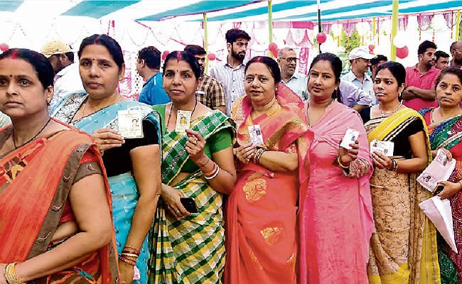 छह बूथों पर वोट बहिष्कार, नवादा के शिशुआ में इवीएम लूटने की कोशिश, इन बूथों पर दोबारा नहीं होगा मतदान