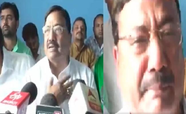 आरजेडी नेता विनोद श्रीवास्तव की आंखों से छलक गया टिकट नहीं मिलने का दर्द, खबू रोये और कहा…