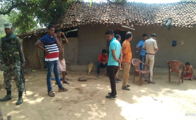 दो बच्चों की मां से मिलने गये प्रेमी की हत्या, शव को जलाने का प्रयास, प्रेमिका की भी पिटाई