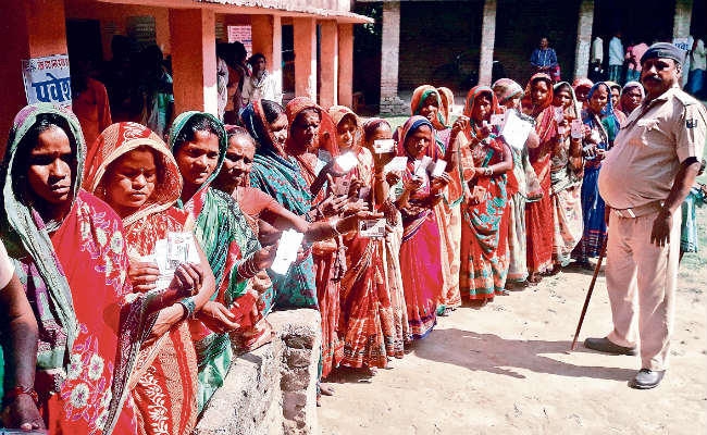 दूसरे चरण का मतदान : गांव रहा सजग, शहर पड़ गया सुस्त