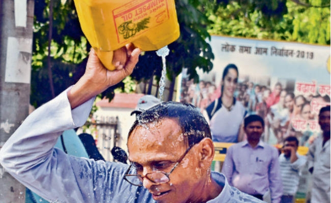 मुजफ्फरपुर : …..जब नामांकन रद्द होने पर दो प्रत्याशियों ने किया आत्मदाह का प्रयास