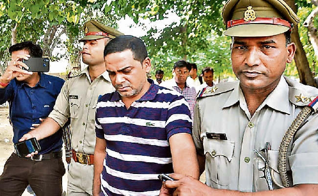 जमशेदपुर : चाकू मारते वक्त पत्नी ने कहा ”आइ लव यू” फिर भी नहीं रुका सुमित