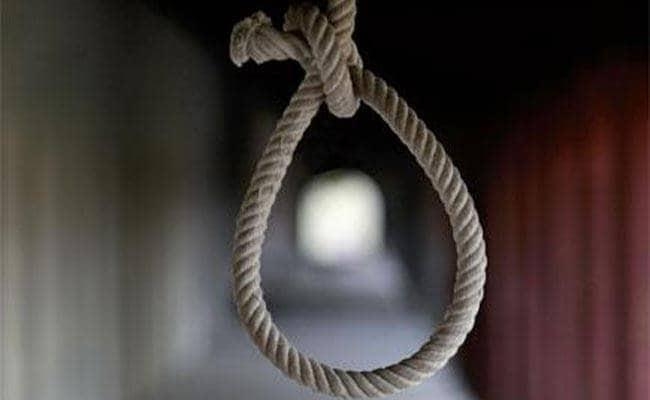 फंदे से लटकता मिला शव डेढ़ माह पहले हुई थी शादी