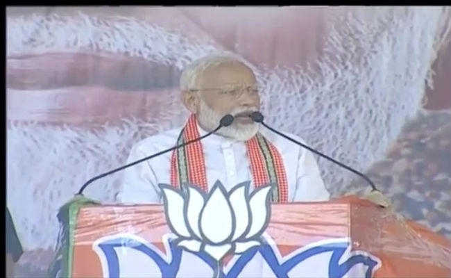बंगाल की रैली में बोले मोदी, ममता दीदी आपने जनता को तो धोखा दिया है, लोकतंत्र को मत दीजिए