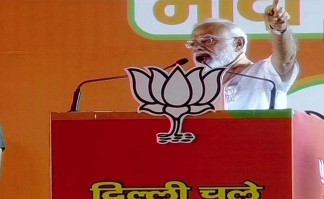 राजीव पर मोदी का एक और हमला, कहा – गांधी परिवार ने INS Virat को ‘निजी टैक्सी” की तरह इस्तेमाल किया