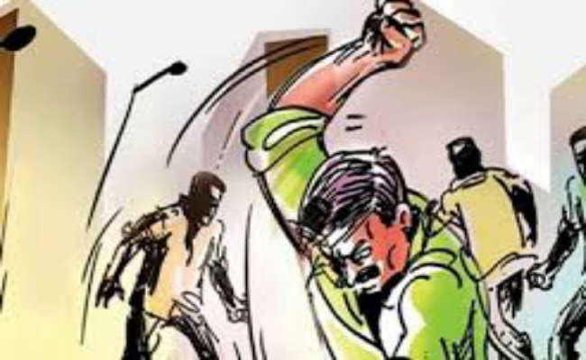 रास्ते पर डीजे बजाने के विवाद में जमकर मारपीट, छह घायल